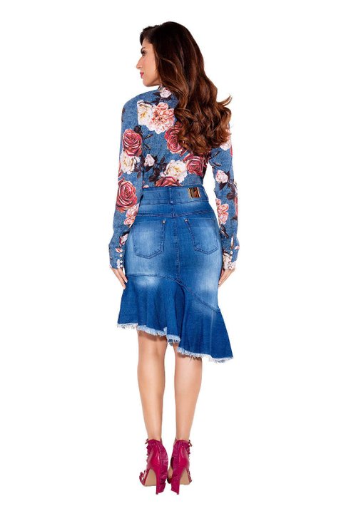 24089 modelo cabelo castanho saia sino jeans costas titanium
