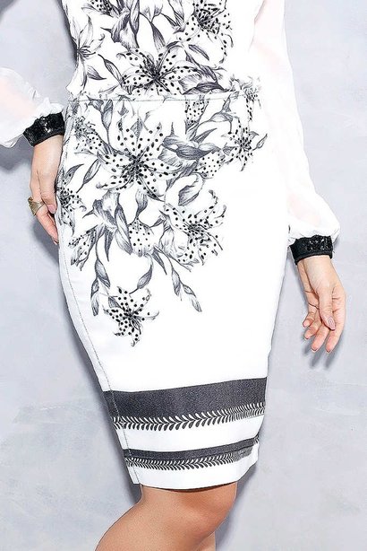 saia lapis off white floral com barrado titanium jeans frente baixo