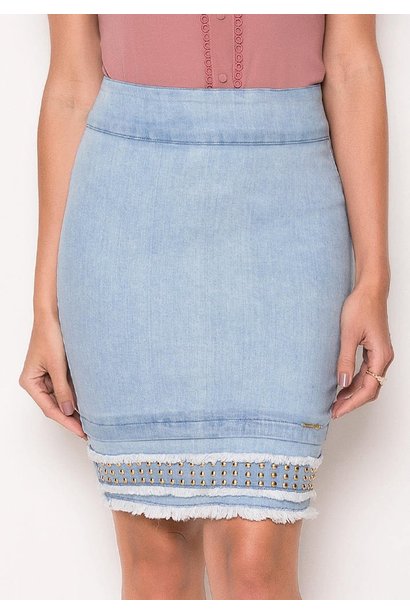 saia jeans lapis desfiados e spike na barra laura rosa baixo