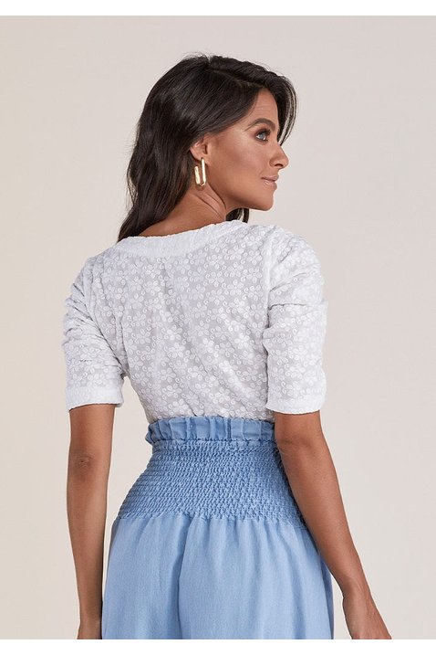 blusa branca em lesie mangas bufantes titanium jeans costas cima