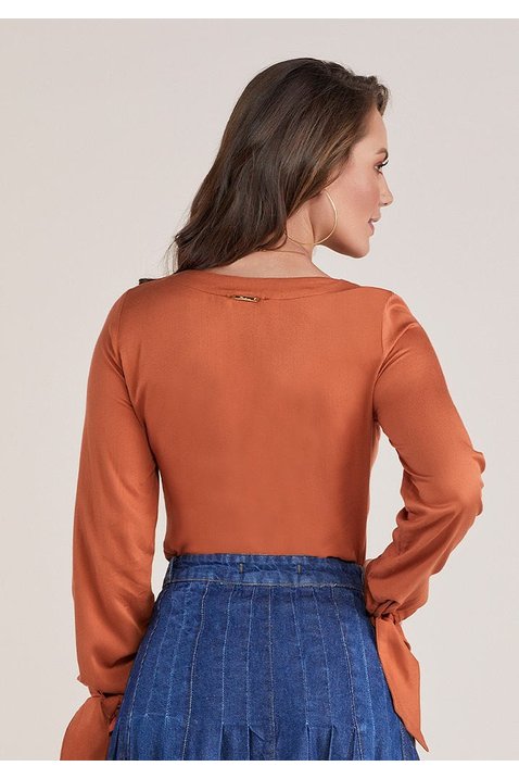blusa mangas longas com amarracao titanium jeans costas cima