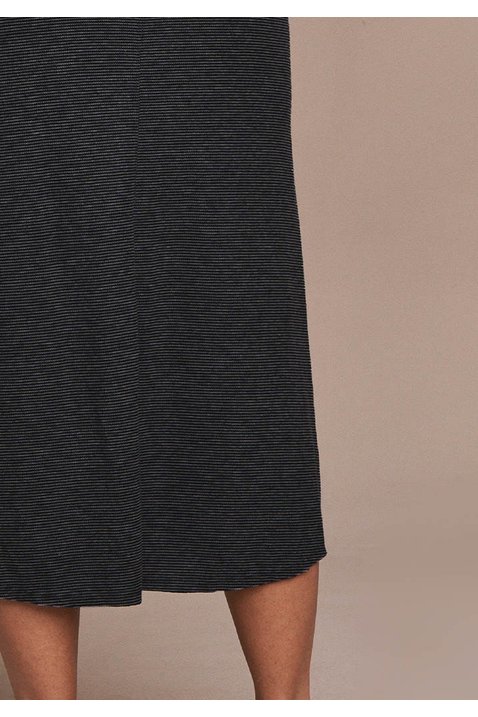 saia comfy evase marinho malha titanium jeans costas detalhe