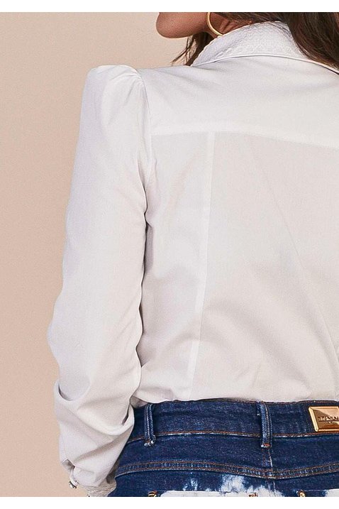 camisa branca em tricoline detalhes em renda titanium costas cima detalhe zoom