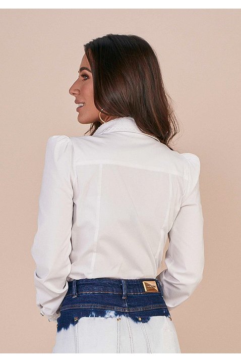 camisa branca em tricoline detalhes em renda titanium costas cima