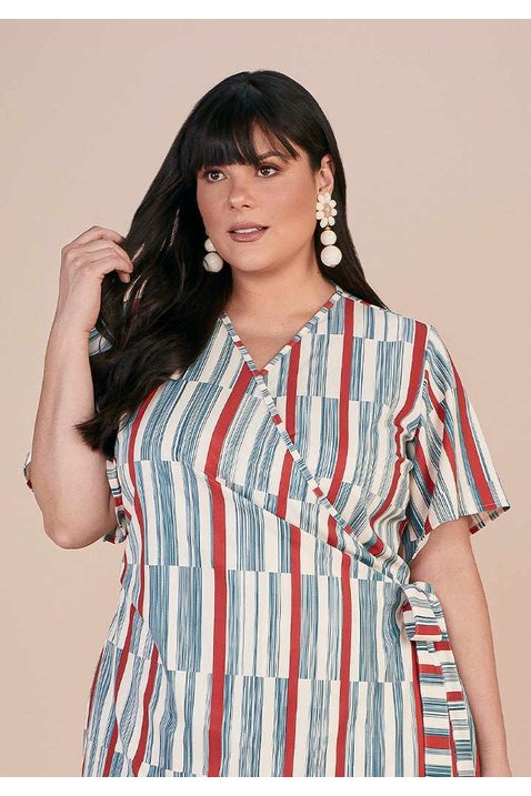 vestido plano estampado transpassado plus size titanium cima