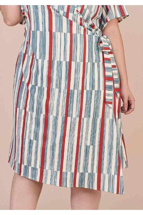 vestido plano estampado transpassado plus size titanium baixo