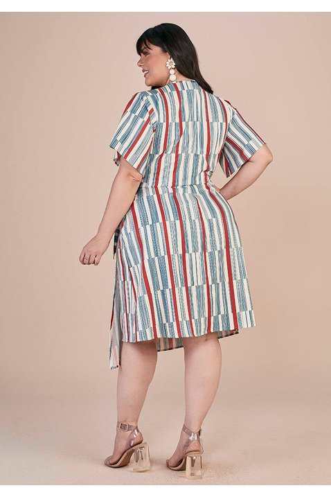 vestido plano estampado transpassado plus size titanium costas