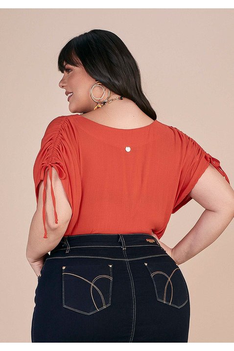 blusa laranja plus detalhe amarracao nos ombros titanium jeans costas cima
