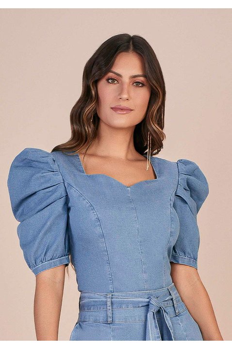 blusa jeans glan mangas bufantes decote princesa titanium cima