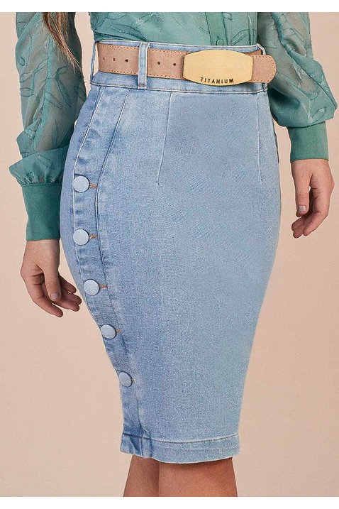 saia jeans claro com botoes encapados titanium jeans baixo