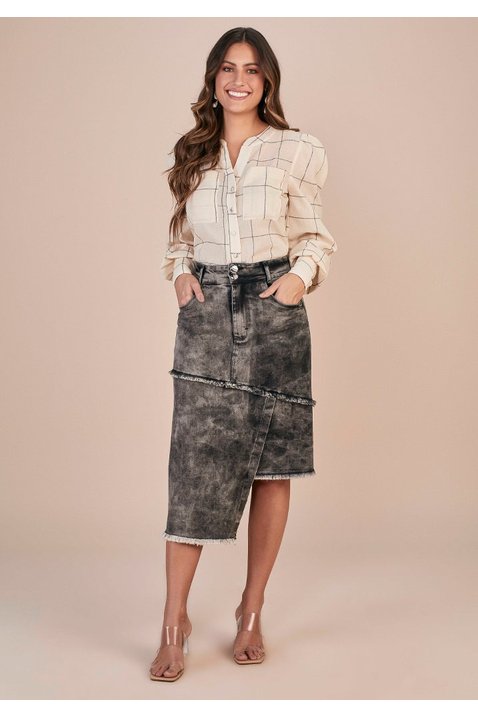 saia evase jeans preta barra assimetrica e desfiada titanium