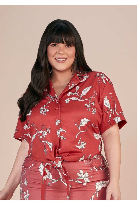camisa vermelha estampada plus com amarracao titanium cima