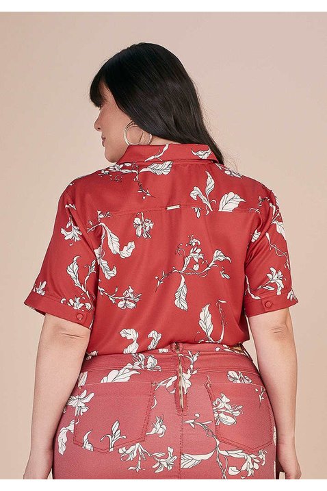 camisa vermelha estampada plus com amarracao titanium costas cima