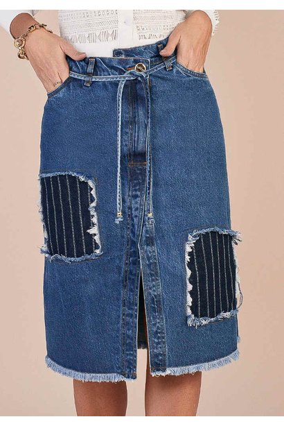 saia evase jeans com cos deslocado e racho frontal titanium