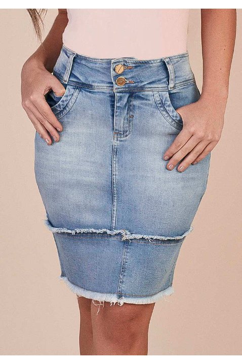 saia jeans com recorte e barra desfiada titanium baixo