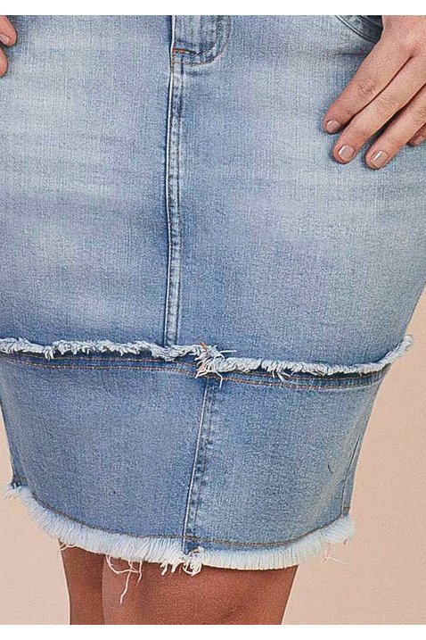 saia jeans com recorte e barra desfiada titanium baixo detalhe zoom