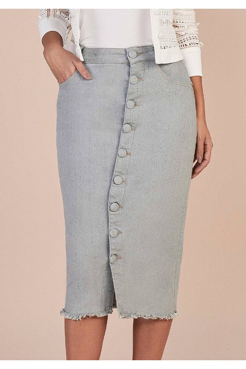 saia jeans cinza botoes frontais barra desfiada titanium baixo