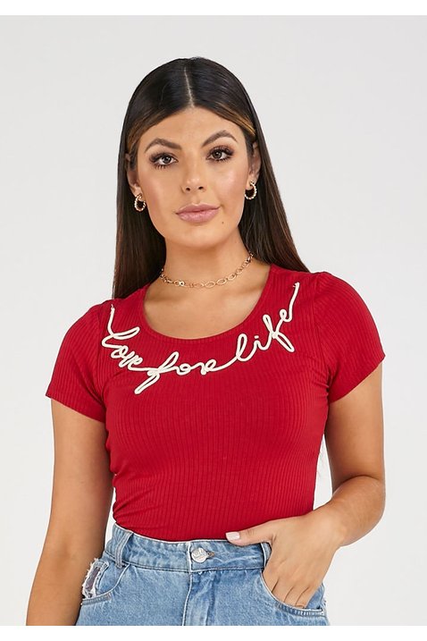 t shirt vermelha em malha com bordado imperio z cima