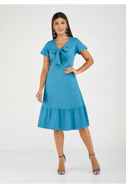 vestido evase azul com laco imperio jeans