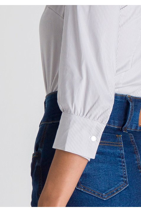 camisa listrada nude feminina sabrina lekazis costas cima detalhe zoom