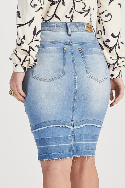 saia jeans destroyed com barra desfeita titanium jeans 6