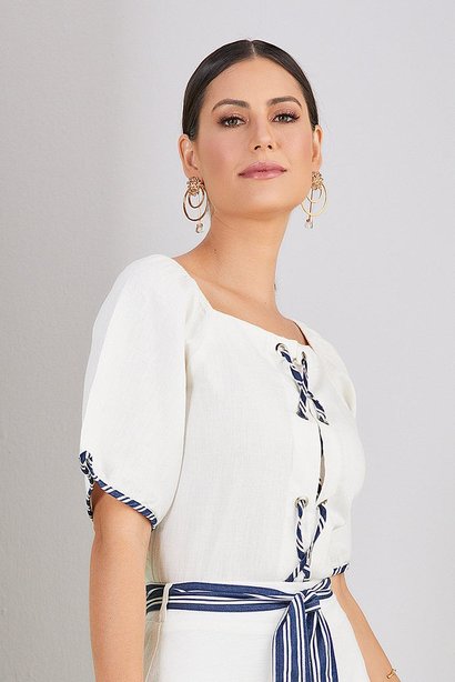 blusa mangas amplas com ilhos 5