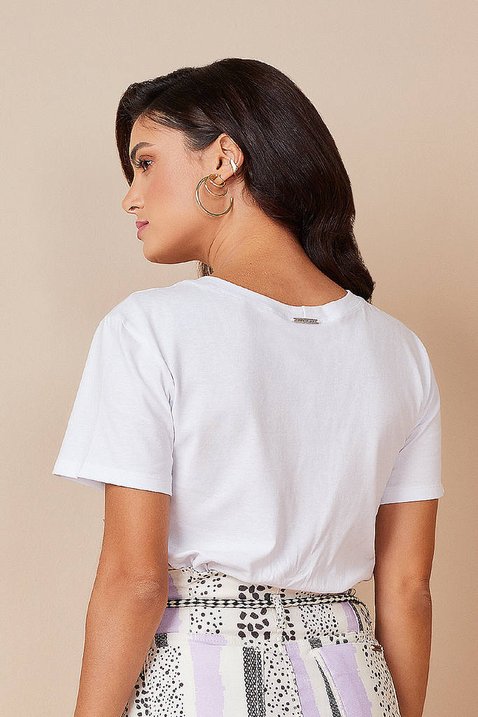 t shirt branca estampa localizada 8