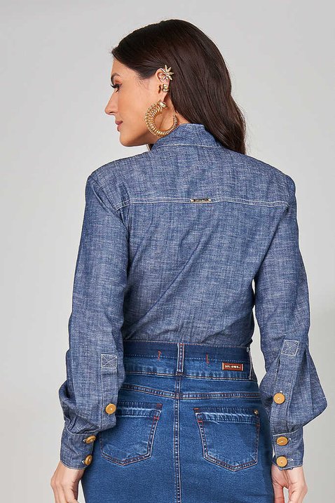 camisa jeans com bolsos 5
