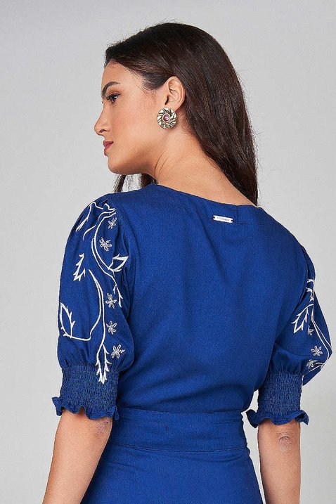 blusa jeans com bordado 4