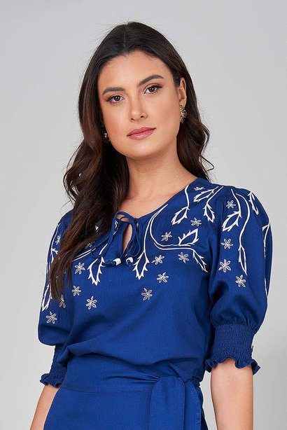 blusa jeans com bordado 8