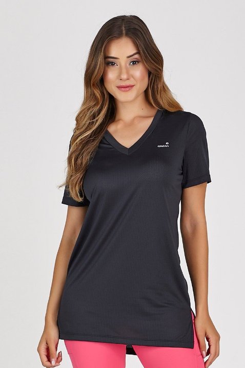 camiseta tapa bumbum na cor preto manga curta mais curta na frente e comprida atras tecido dry fit com protecao solar uv50 epulari 2