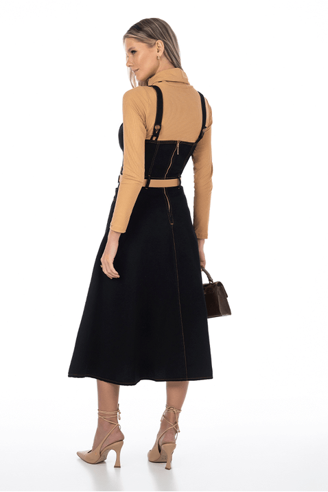 02 vestido midi em sarja com recortes via tolentino