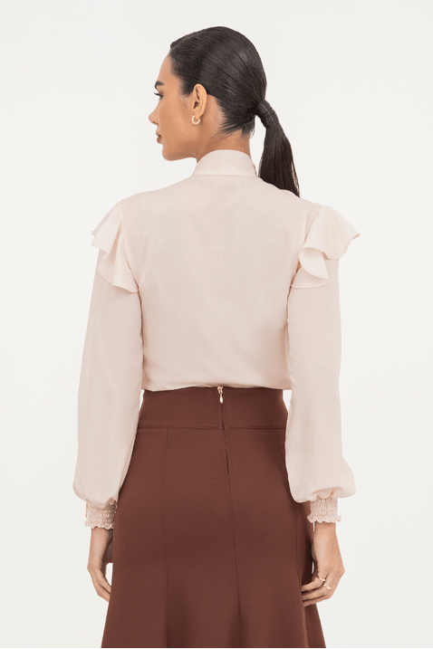 02 camisa com detalhe de amarracao via tolentino