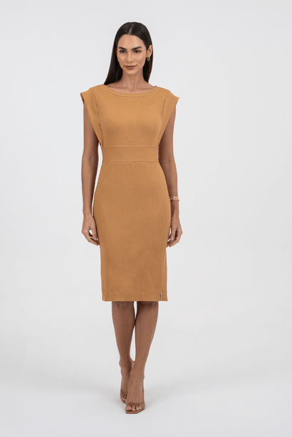 03 vestido em sintetico com recortes via tolentino