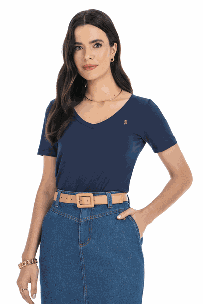 03 blusa em malha com decote v e bordado via tolentino