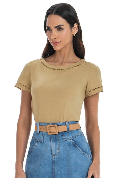 06 blusa bege feminina ajustada mangas curtas via tolentino