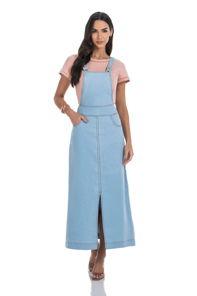 Jardineira Feminina Jeans Evasê Com Fenda Via Tolentino