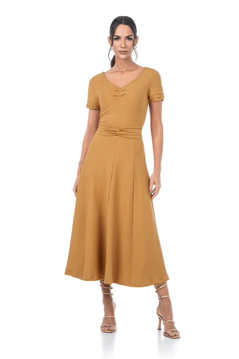 02 vestido caramelo midi em malha canelada com pregas no busto via tolentino