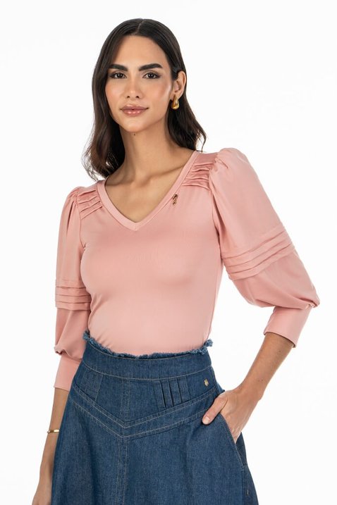 08 blusa em malha ajustada com pregas rose via tolentino