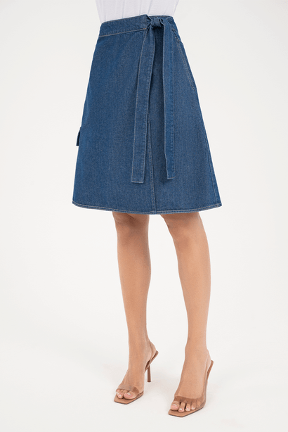 04 saia jeans curta evase com transpasse via tolentino