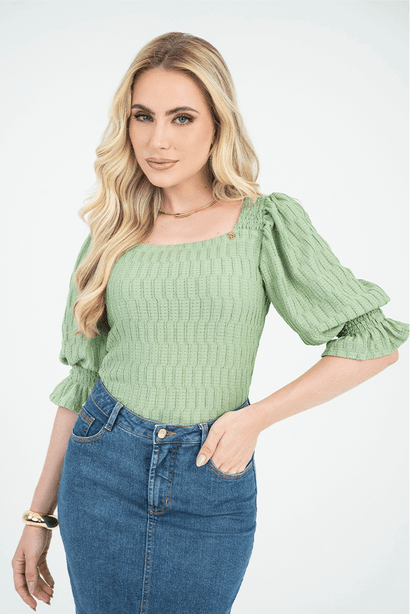09 blusa verde em malha com decote quadrado via tolentino