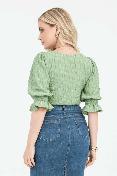 06 blusa verde em malha com decote quadrado via tolentino