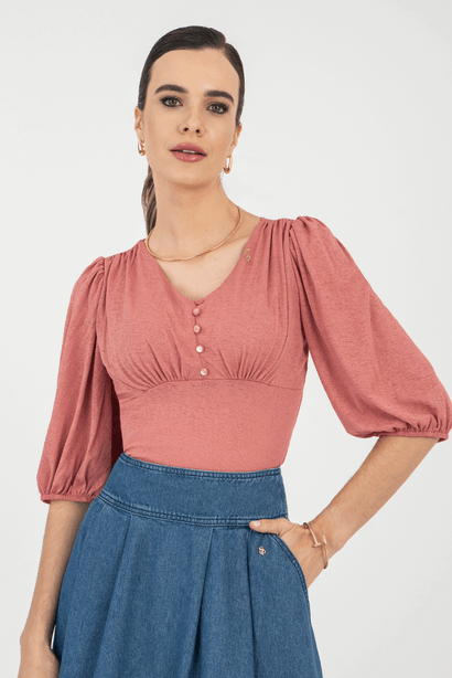 03 blusa goiaba em malha com franzidos via tolentino