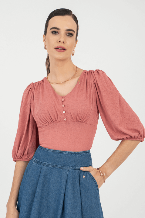 03 blusa goiaba em malha com franzidos via tolentino