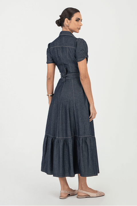 01 vestido chemise longuete com recortes jeans via tolentino