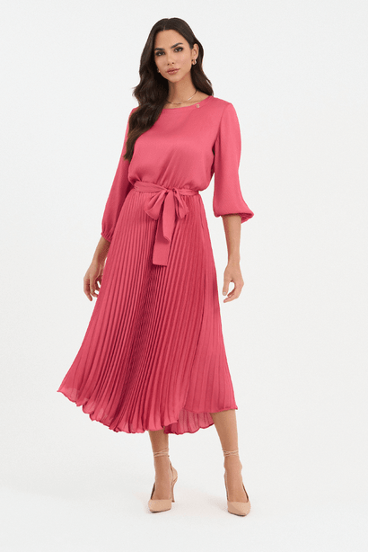 05 vestido plissado midi com barra assimetrica