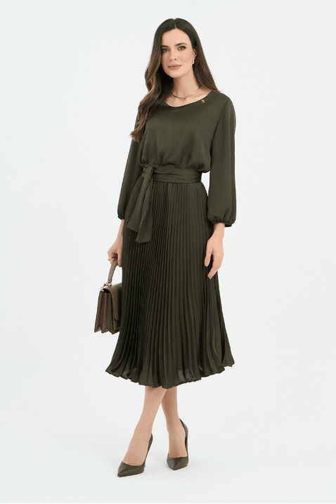 02 vestido verde plissado midi com barra assimetrica