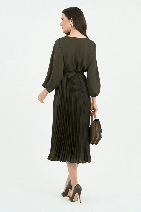 04 vestido verde plissado midi com barra assimetrica