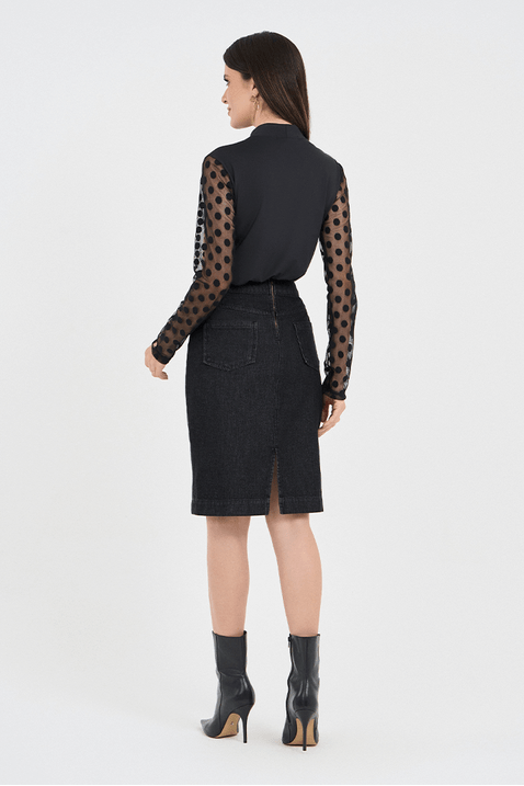 06 blusa preta em malha mangas longas de tule poa