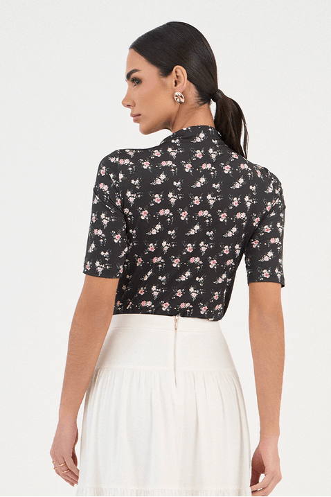 01 blusa preta malha estampada gola alta